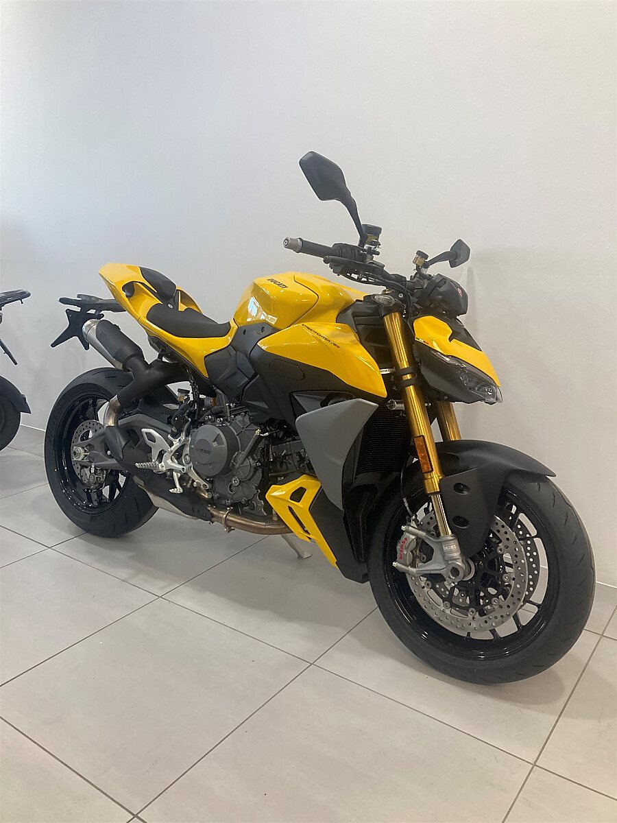 Ducati Streetfighter V2 S