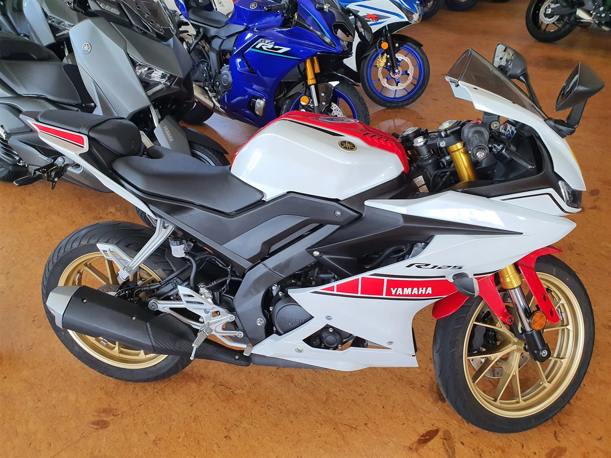 Yamaha R125 World GP 60th Anniversary