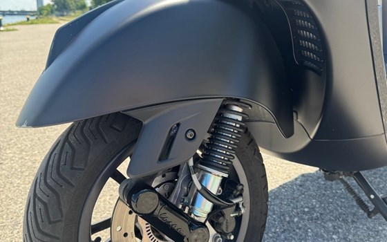 Gebrauchtmotorrad Vespa GTS 300 hpe Super Sport - Bild 9
