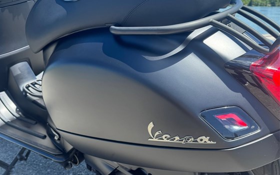 Gebrauchtmotorrad Vespa GTS 300 hpe Super Sport - Bild 11