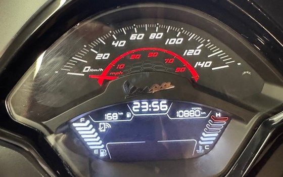 Gebrauchtmotorrad Vespa GTS 300 hpe Super Sport - Bild 22