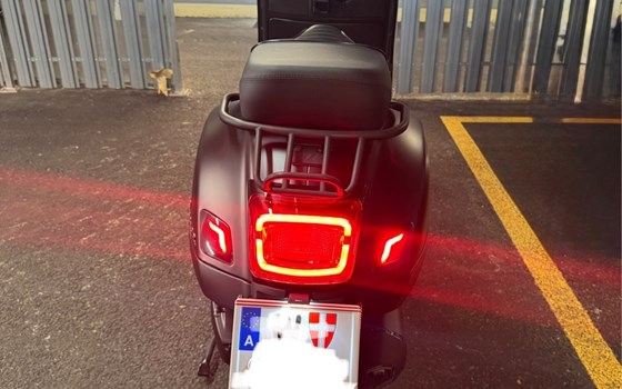 Gebrauchtmotorrad Vespa GTS 300 hpe Super Sport - Bild 24