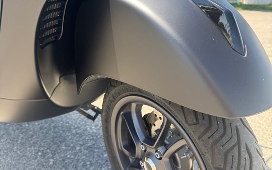 Gebrauchtmotorrad Vespa GTS 300 hpe Super Sport - Bild 8