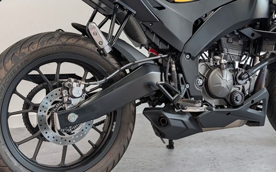 Gebrauchtmotorrad Aprilia Tuono 125 - Bild 8