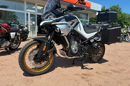 CFMOTO 800MT-ES