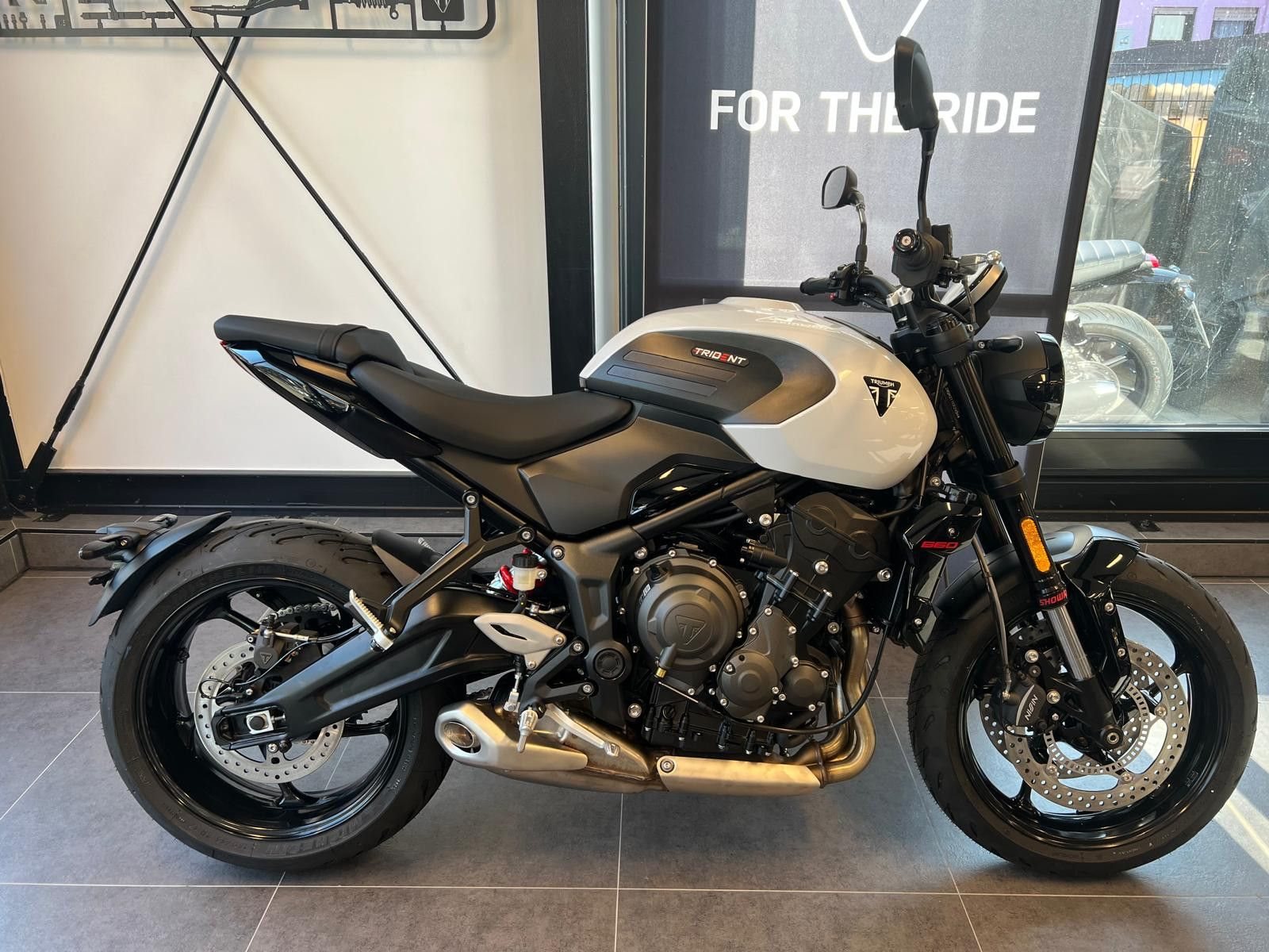 Triumph Trident 660