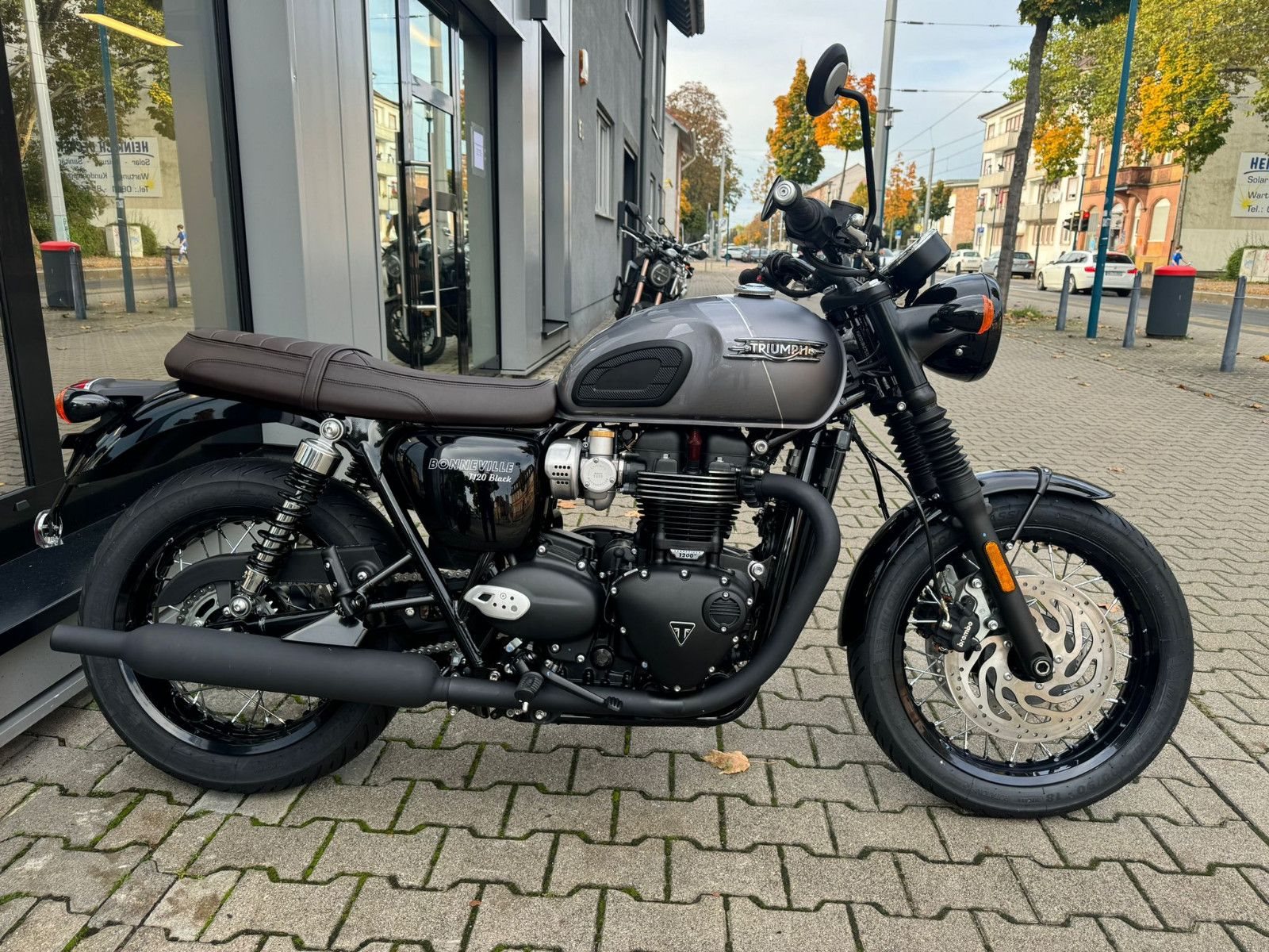 Triumph Bonneville T120 Black