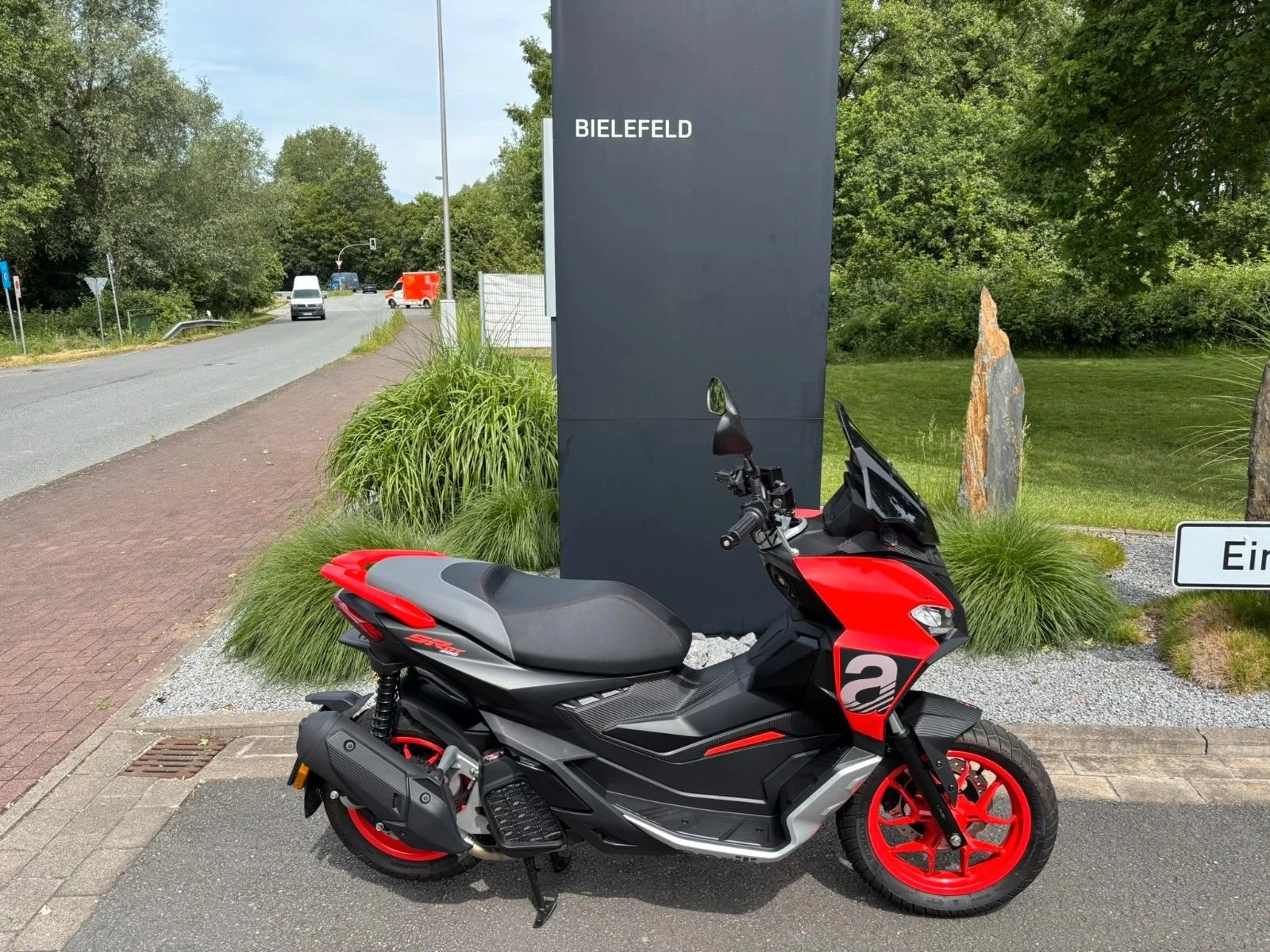 Aprilia SR GT 200