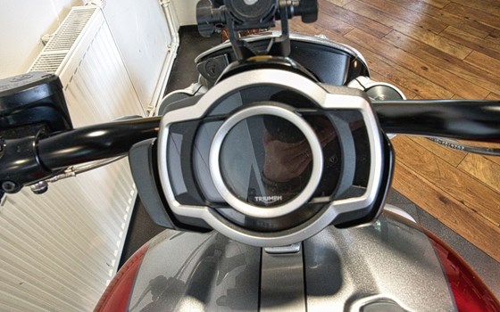 Gebrauchtmotorrad Triumph Rocket 3 R - Bild 6
