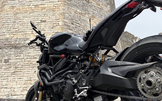 Gebrauchtmotorrad Ducati Monster 1200 R - Bild 5