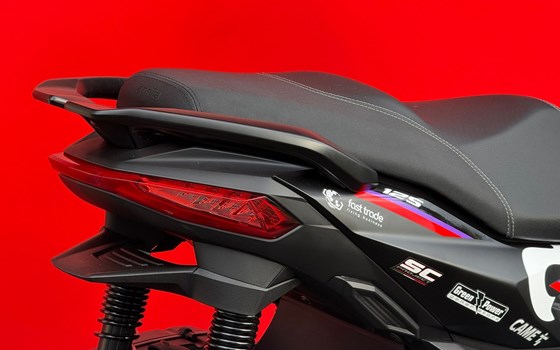 Motorrad Occasion Aprilia SR GT Replica 125 - Bild 5