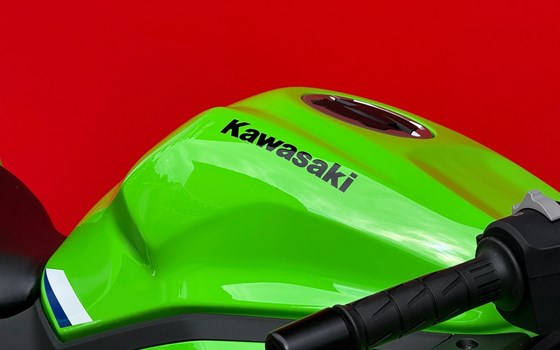 Neufahrzeug Kawasaki Ninja ZX-4RR - Bild 9