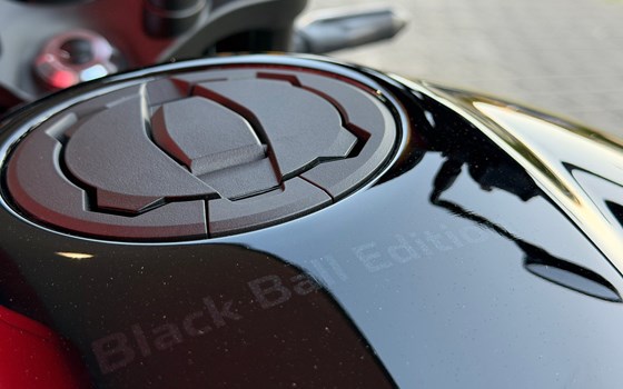 Neufahrzeug Kawasaki Z900 RS Black Ball Edition - Bild 7