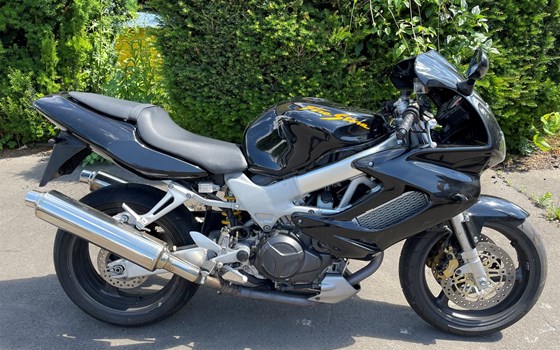 Gebrauchtmotorrad Honda VTR 1000 F Fire Storm - Bild 1
