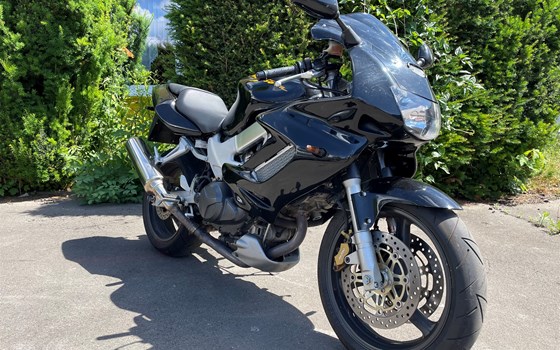 Gebrauchtmotorrad Honda VTR 1000 F Fire Storm - Bild 3