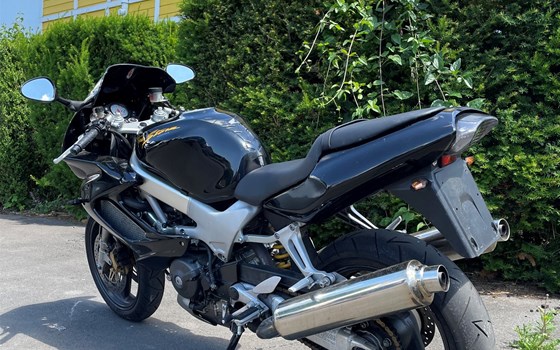 Gebrauchtmotorrad Honda VTR 1000 F Fire Storm - Bild 5