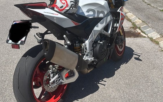 Gebrauchtmotorrad Aprilia Tuono V4 1100 Factory - Bild 4
