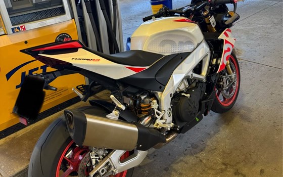 Gebrauchtmotorrad Aprilia Tuono V4 1100 Factory - Bild 2