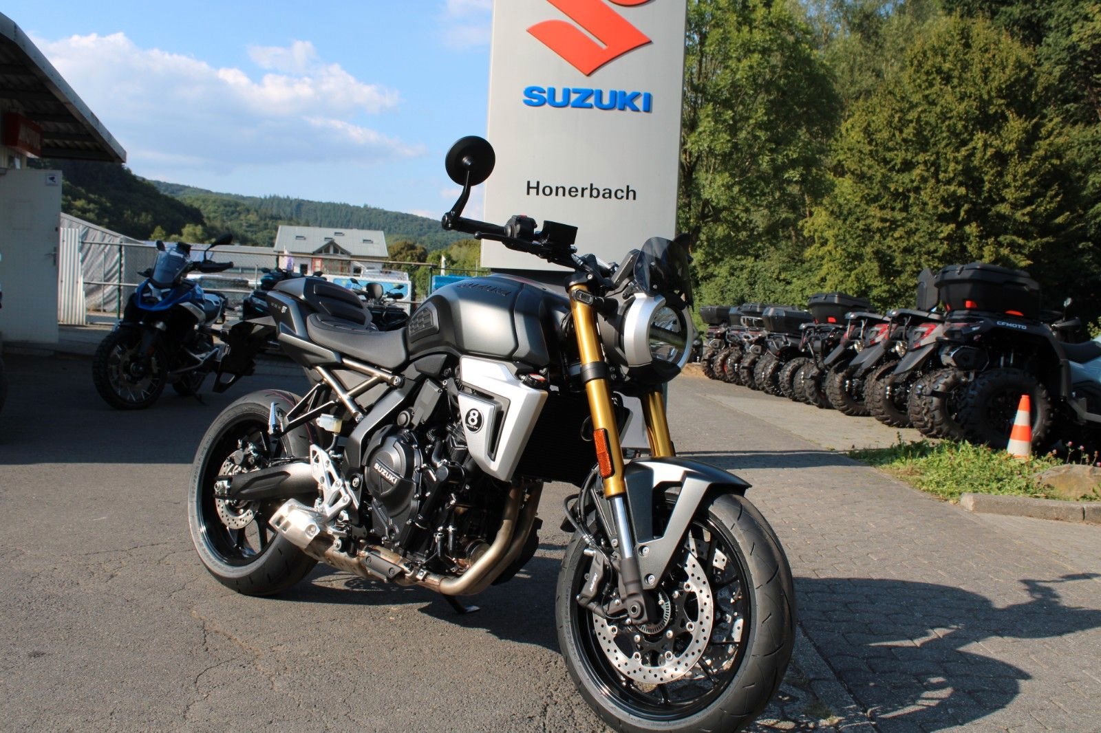 Suzuki GSX-8T