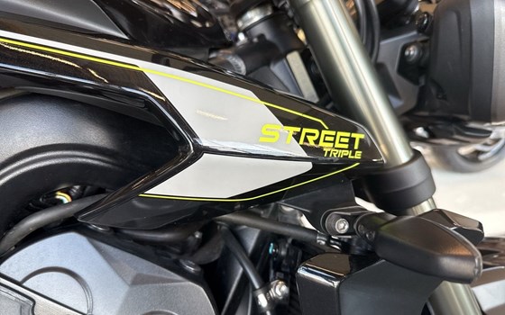 Gebrauchtmotorrad Triumph Street Triple RS - Bild 11