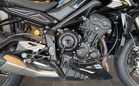 Gebrauchtmotorrad Triumph Street Triple RS - Bild 8