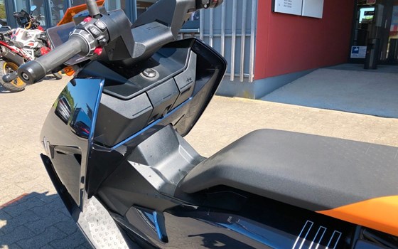 Gebrauchtmotorrad BMW CE 04 - Bild 8