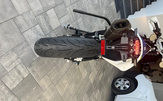 Gebrauchtmotorrad Husqvarna 701 Supermoto - Bild 3