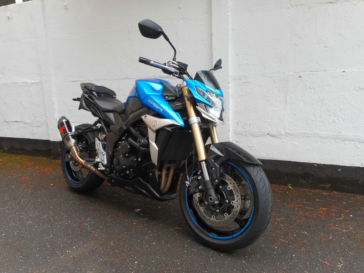 Suzuki GSR 750
