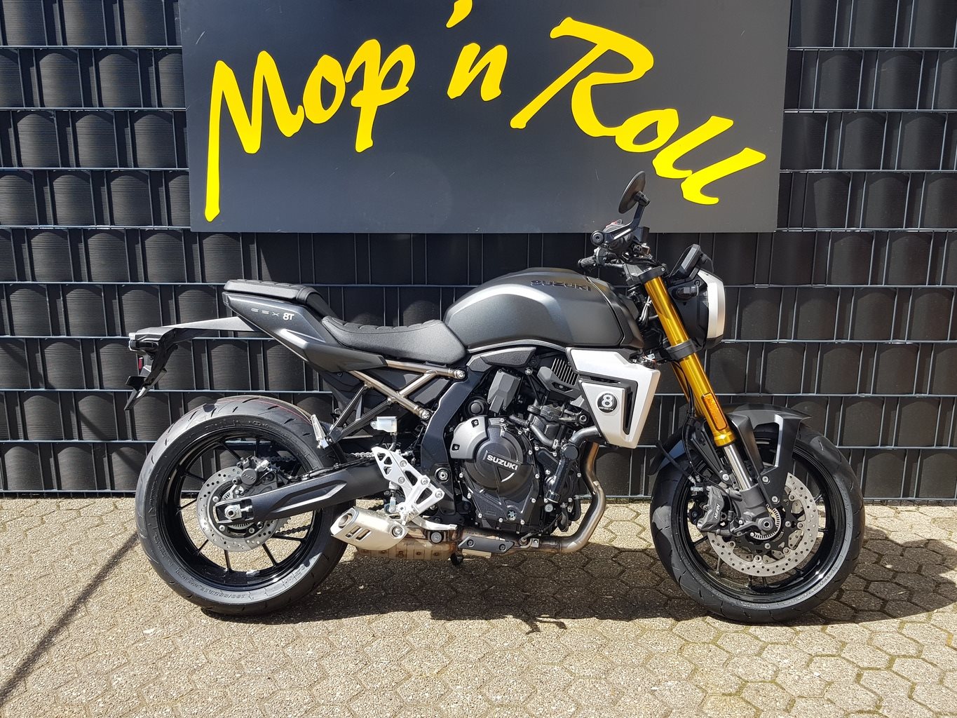 Suzuki GSX-8T