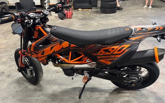 Gebrauchtmotorrad KTM 690 SMC R - Bild 2