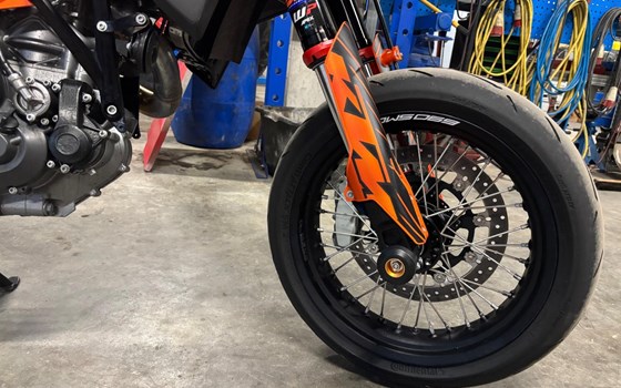 Gebrauchtmotorrad KTM 690 SMC R - Bild 5