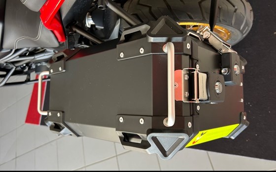 Gebrauchtmotorrad QJ Motor SRT 900 SX - Bild 11