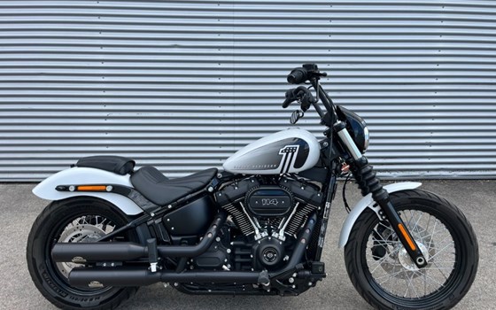 Gebrauchtmotorrad Harley-Davidson Softail Street Bob 114 FXBBS - Bild 2