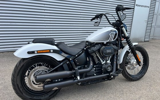 Gebrauchtmotorrad Harley-Davidson Softail Street Bob 114 FXBBS - Bild 9
