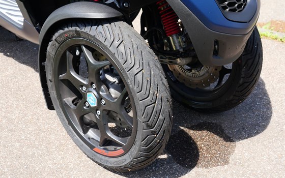 Gebrauchtmotorrad Piaggio MP3 500 hpe Sport Advanced - Bild 9