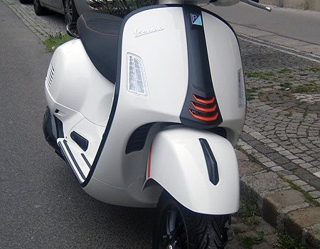 Gebrauchtmotorrad Vespa GTS 300 Super Sport - Bild 2