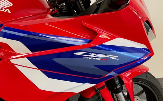 Neufahrzeug Honda CBR500R E-Clutch - Bild 3