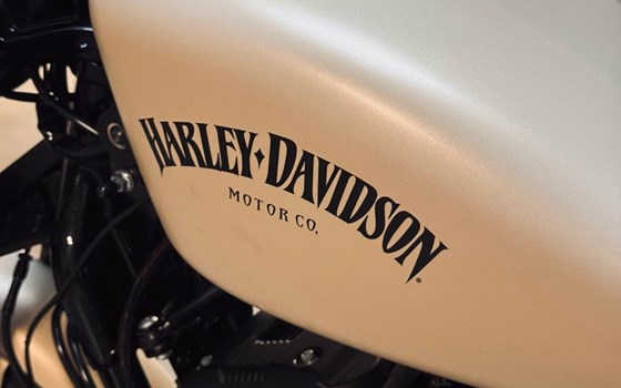 Gebrauchtmotorrad Harley-Davidson Sportster XL 883 N Iron - Bild 14