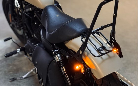 Gebrauchtmotorrad Harley-Davidson Sportster XL 883 N Iron - Bild 12