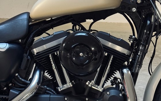 Gebrauchtmotorrad Harley-Davidson Sportster XL 883 N Iron - Bild 8