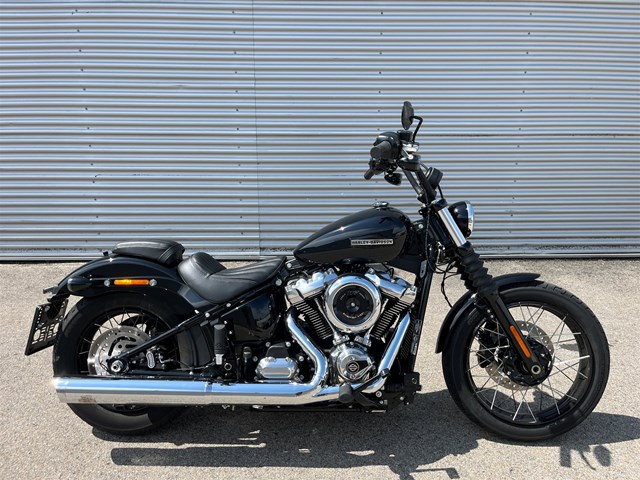 Harley-Davidson Softail Street Bob FXBB (Vivid Black) - Bild 1