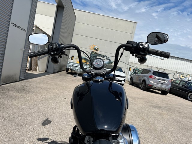 Harley-Davidson Softail Street Bob FXBB (Vivid Black) - Bild 11