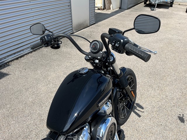 Harley-Davidson Softail Street Bob FXBB (Vivid Black) - Bild 4