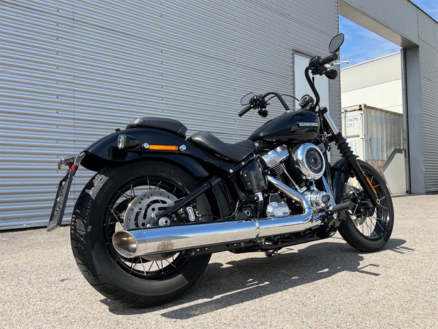 Harley-Davidson Softail Street Bob FXBB (Vivid Black) - Bild 7
