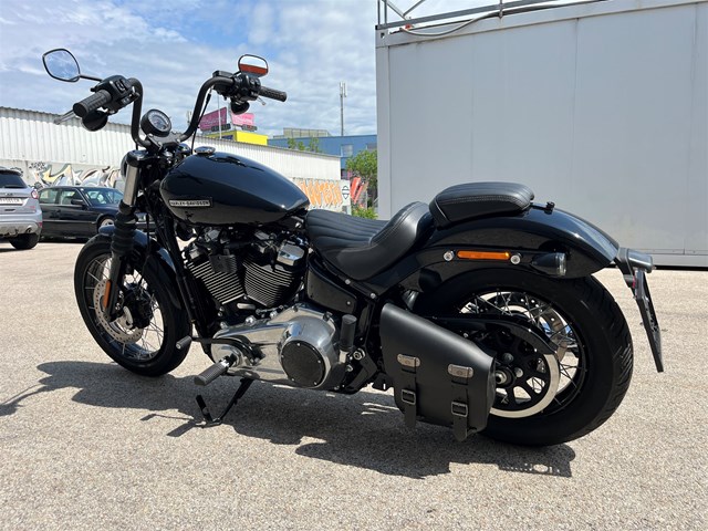 Harley-Davidson Softail Street Bob FXBB (Vivid Black) - Bild 8