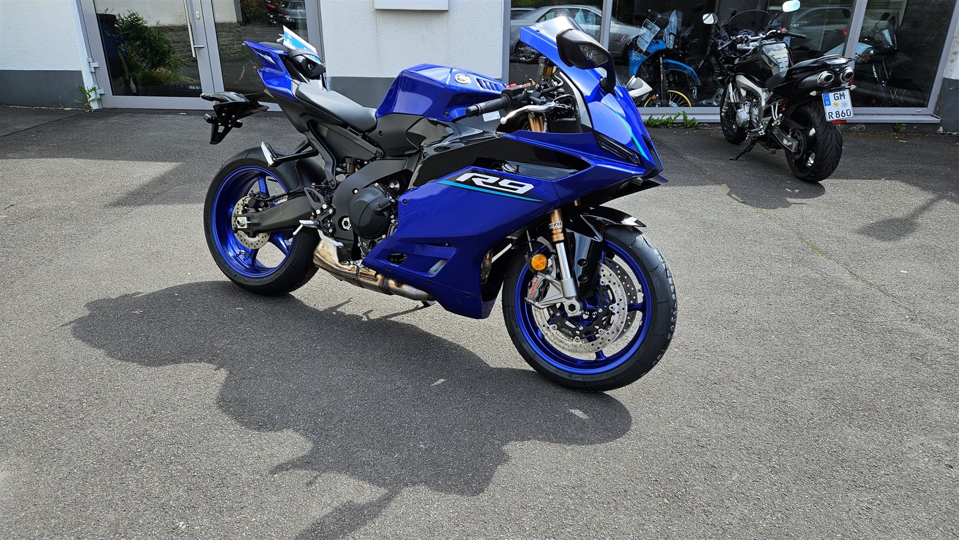 Yamaha R9