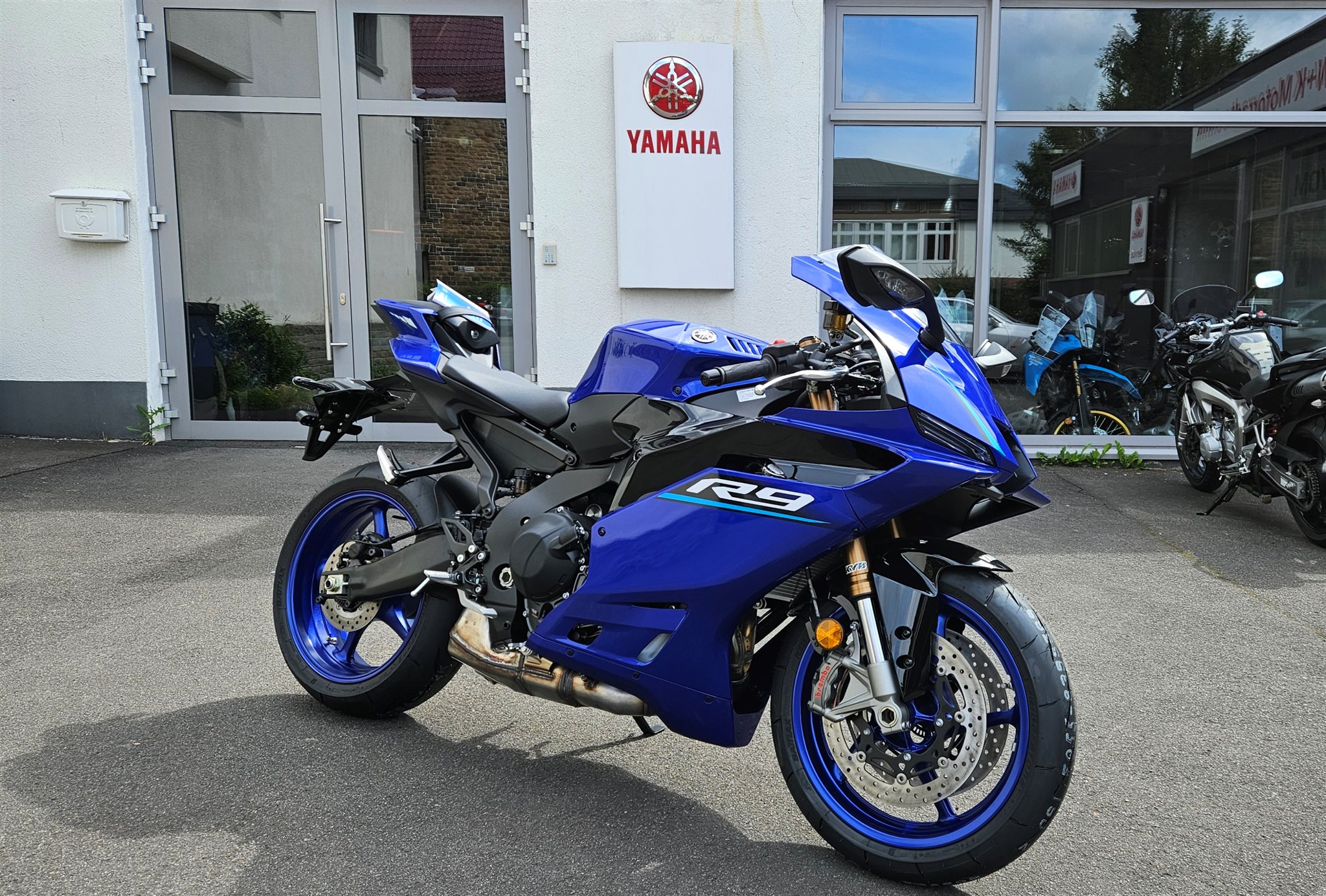 Yamaha R9
