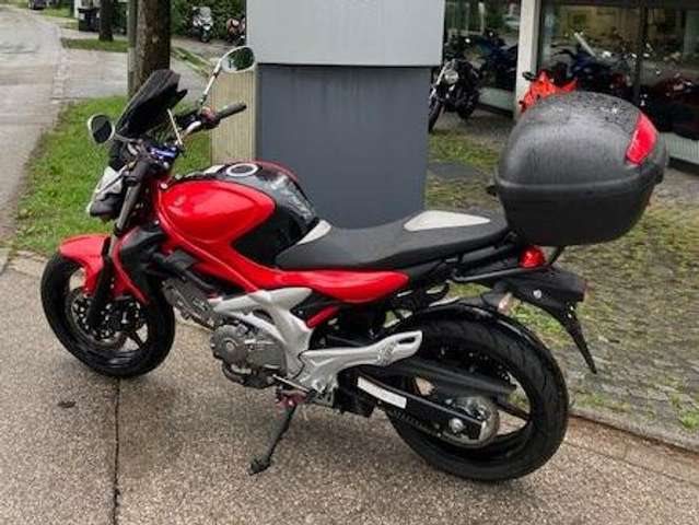 Suzuki SFV 650 Gladius