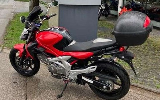Gebrauchtmotorrad Suzuki SFV 650 Gladius - Bild 1