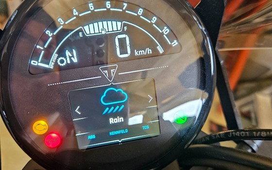 Gebrauchtmotorrad Triumph Trident 660 - Bild 11